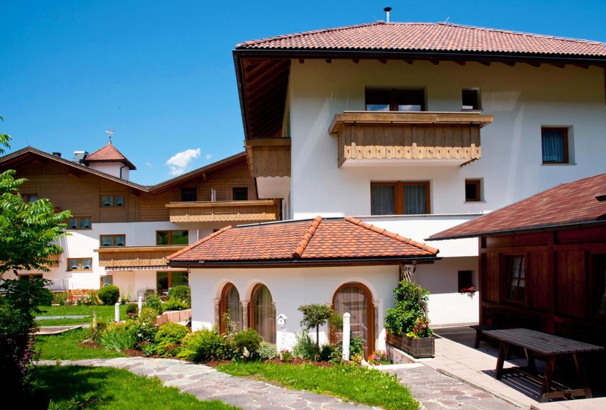 Hotel Tannenhof Brunico Exterior photo